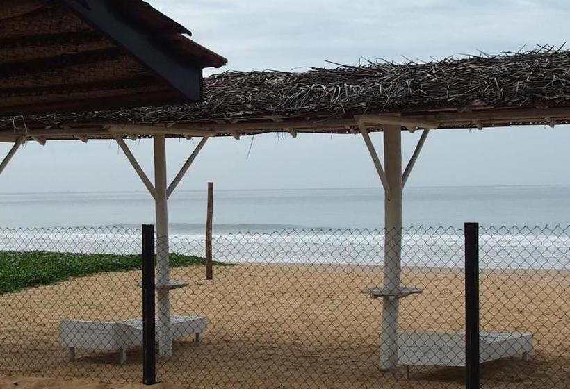 فندق Thiranagama Beach