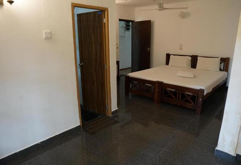 فندق Thiranagama Beach