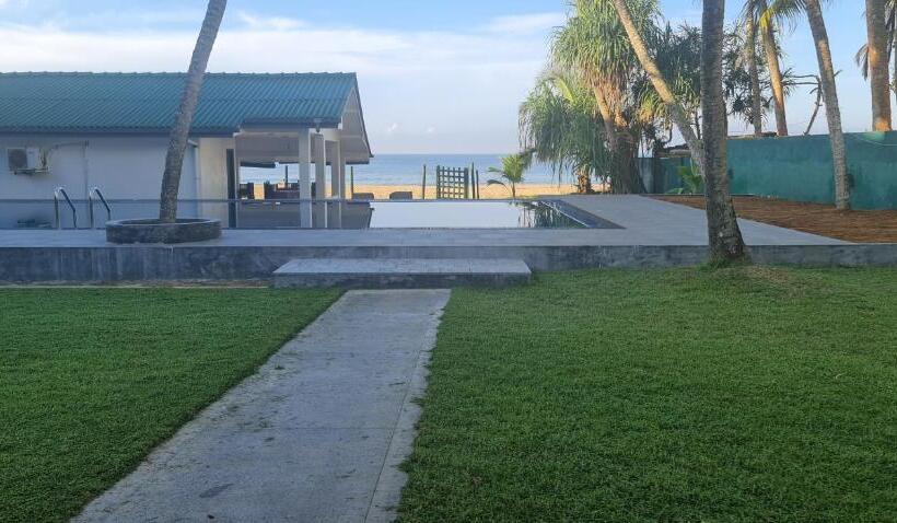 فندق Thiranagama Beach