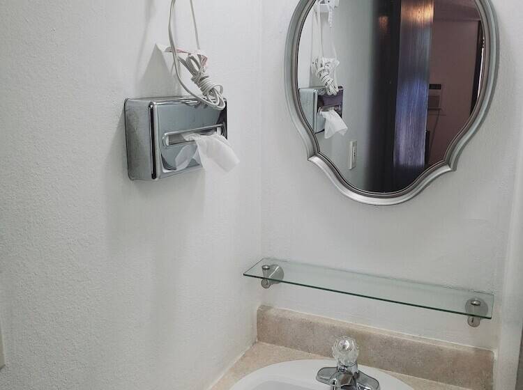 فندق على الطريق Holiday Lodge