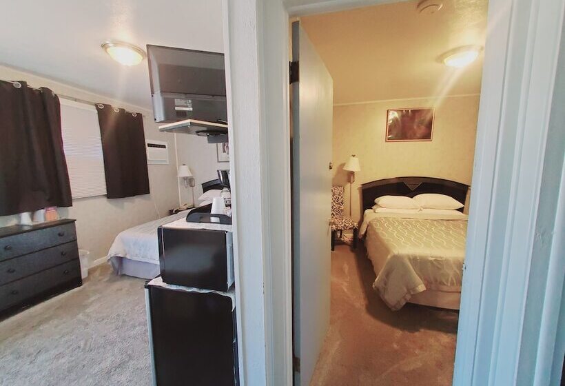 فندق على الطريق Holiday Lodge