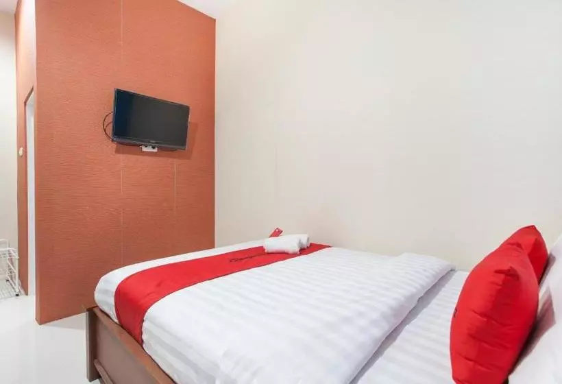 ペンション Reddoorz Near Universitas Wijaya Kusuma Surabaya 2