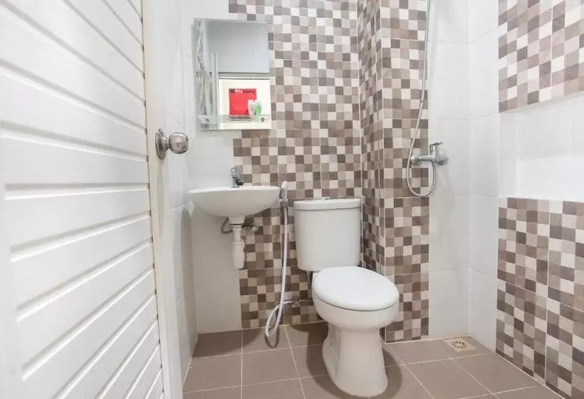 ペンション Reddoorz Near Universitas Wijaya Kusuma Surabaya 2