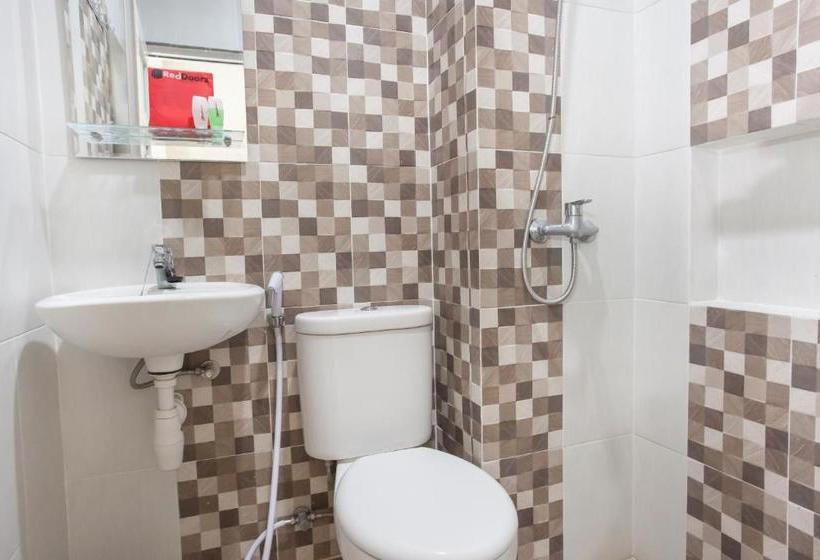 بنسيون Reddoorz Near Universitas Wijaya Kusuma Surabaya 2