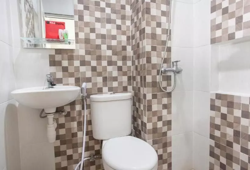 ペンション Reddoorz Near Universitas Wijaya Kusuma Surabaya 2