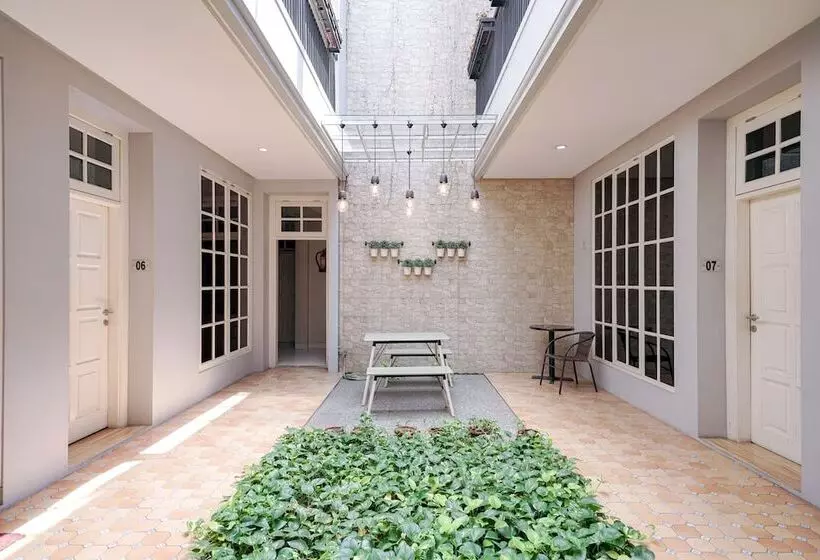 Majatalo Reddoorz Premium Near Rs Pondok Indah