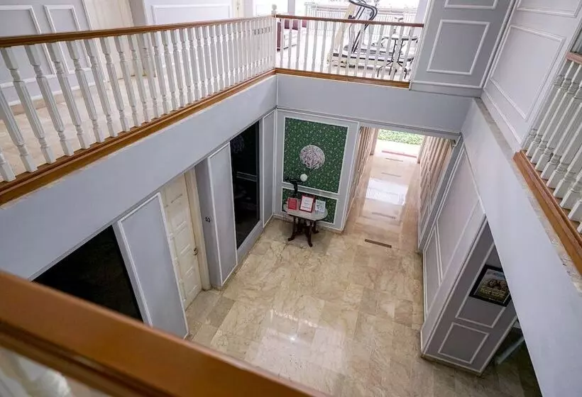 Majatalo Reddoorz Premium Near Rs Pondok Indah