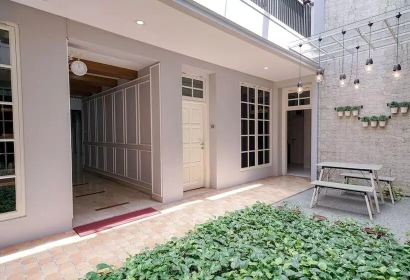 Majatalo Reddoorz Premium Near Rs Pondok Indah