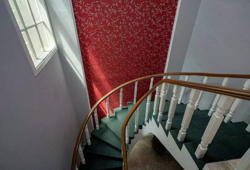 Majatalo Reddoorz Premium Near Rs Pondok Indah