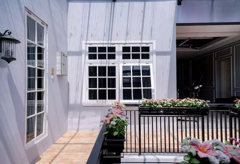 Majatalo Reddoorz Premium Near Rs Pondok Indah