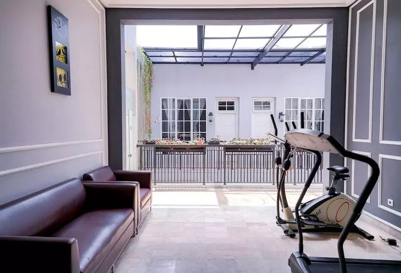 Majatalo Reddoorz Premium Near Rs Pondok Indah