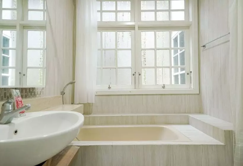 Majatalo Reddoorz Premium Near Rs Pondok Indah