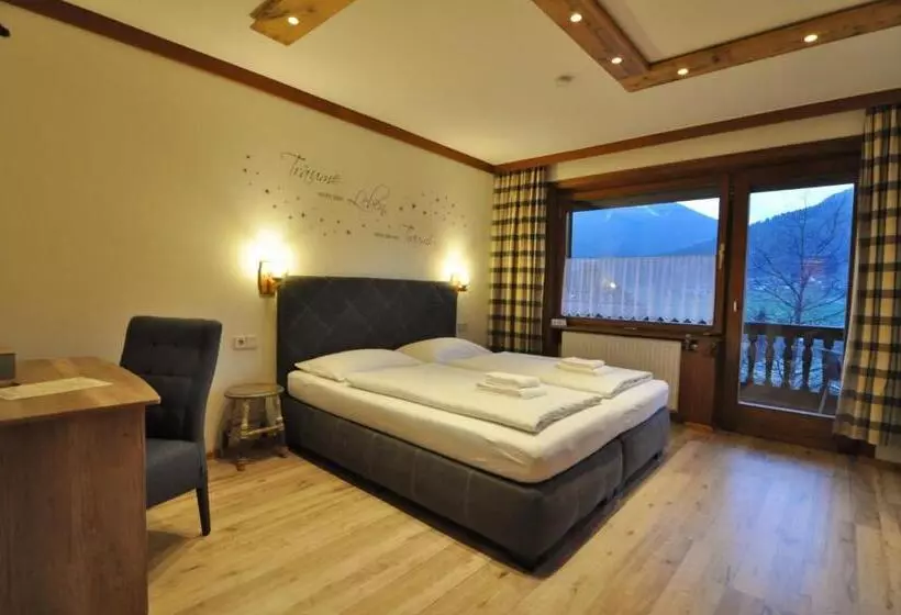 Pension & Apartments Weissbriach