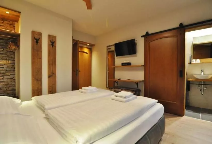 Pension & Apartments Weissbriach