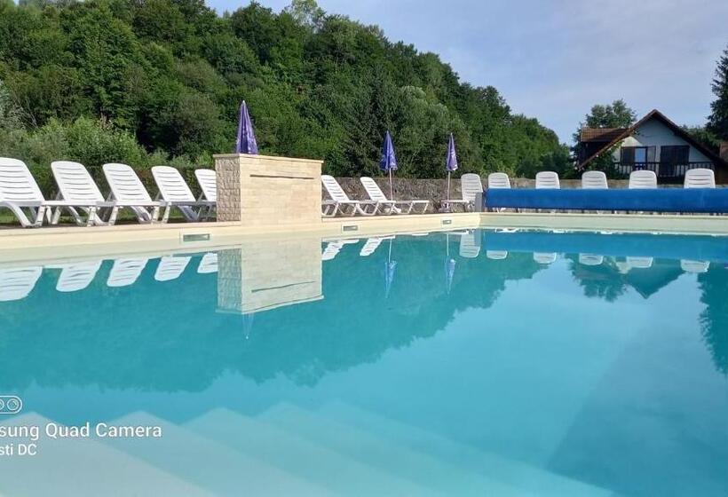 استراحتگاه Domeniul Roa