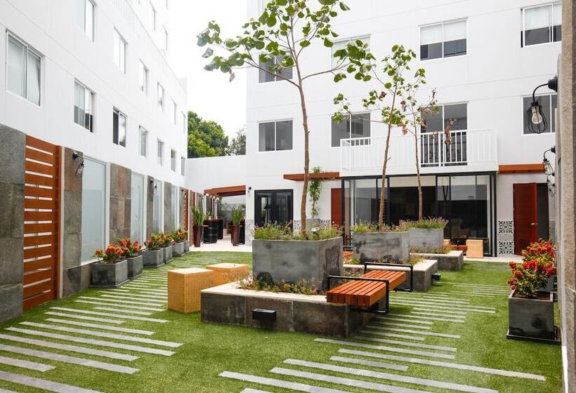 Trendy Host Osma, Barranco