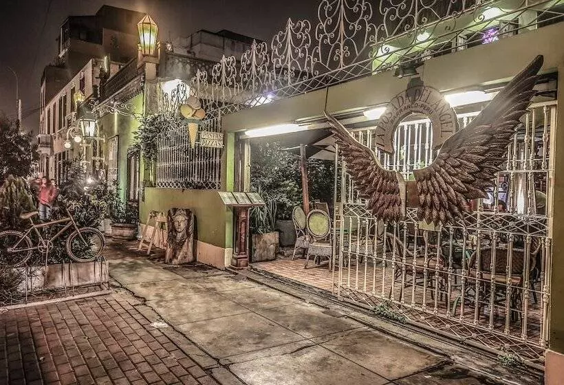 Trendy Host Osma, Barranco