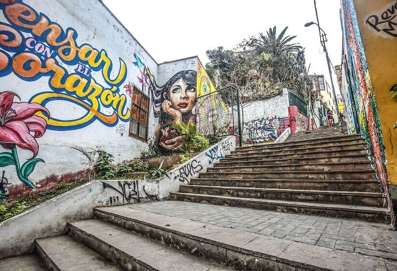 Trendy Host Osma, Barranco