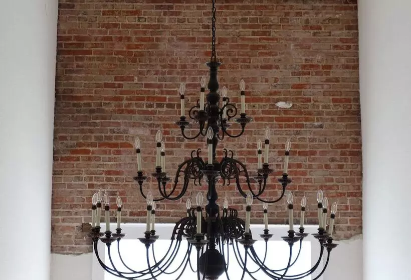 Aamiaismajoitus (B&B) Davie School Inn