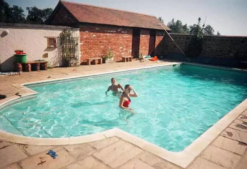 Aamiaismajoitus (B&B) Silverstone Grand Prix