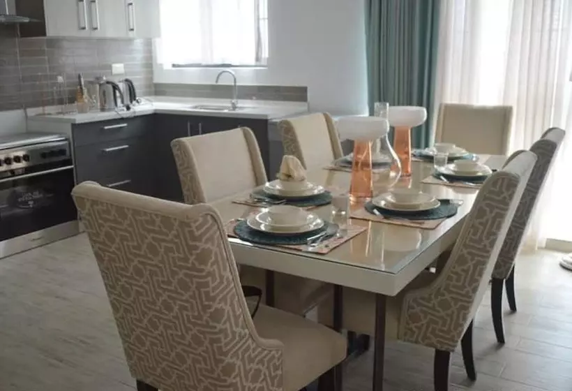 هتل Serene Crest Apartments