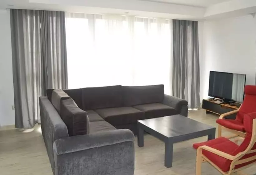 هتل Serene Crest Apartments