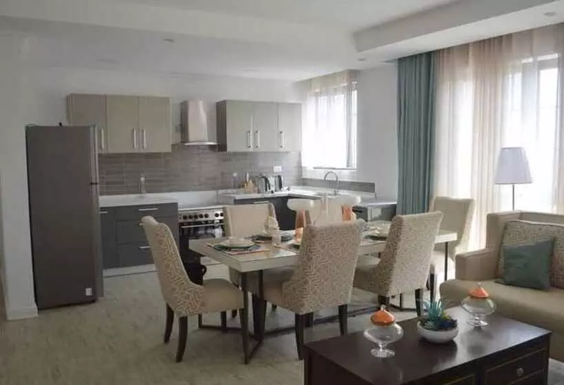 هتل Serene Crest Apartments