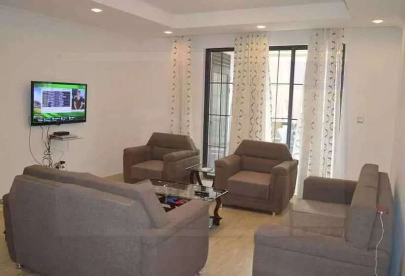 هتل Serene Crest Apartments