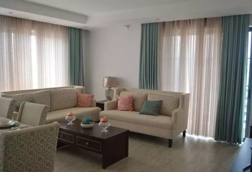 هتل Serene Crest Apartments