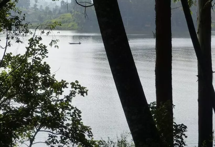 هتل Supreme Adventure Park Bunyonyi