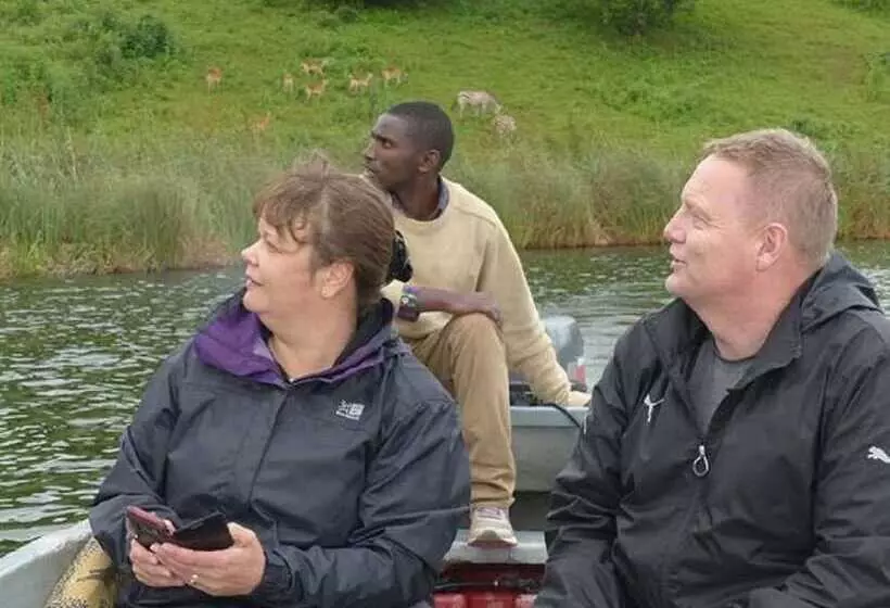 هتل Supreme Adventure Park Bunyonyi