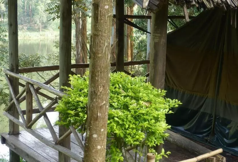 هتل Supreme Adventure Park Bunyonyi