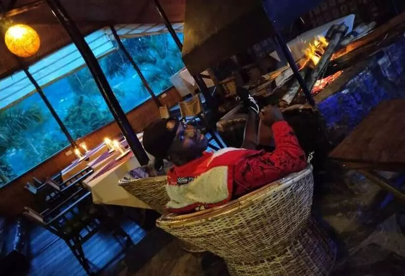 هتل Supreme Adventure Park Bunyonyi