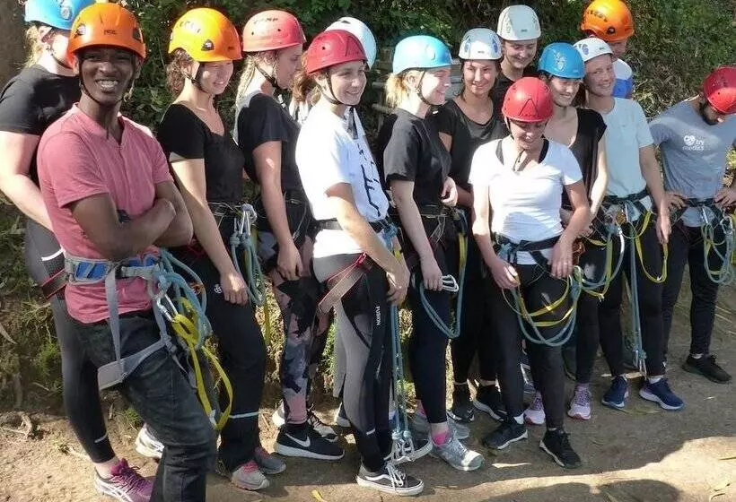 هتل Supreme Adventure Park Bunyonyi