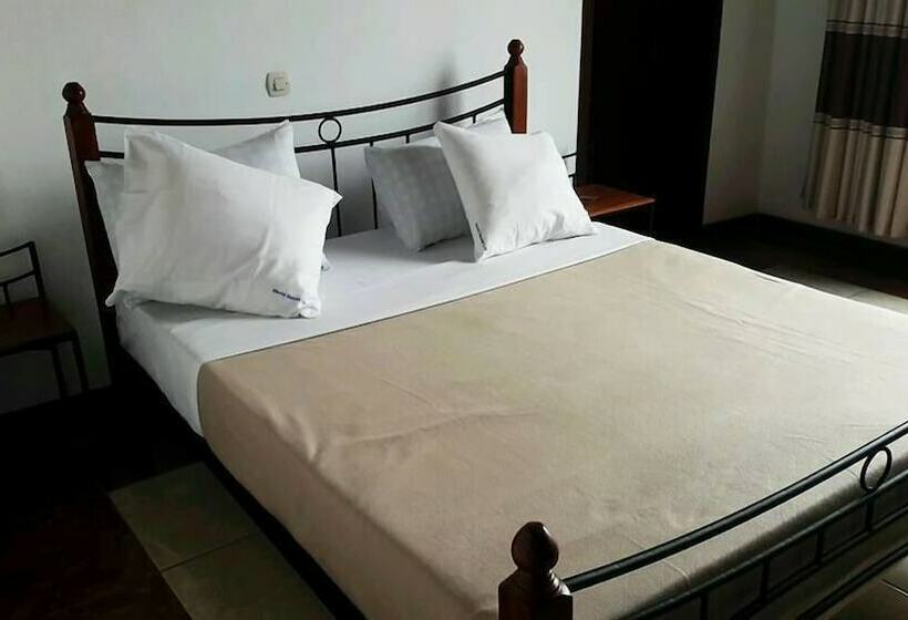 هتل World House Gisozi