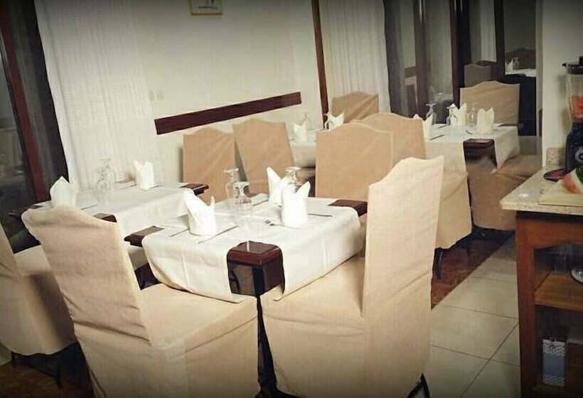 هتل World House Gisozi