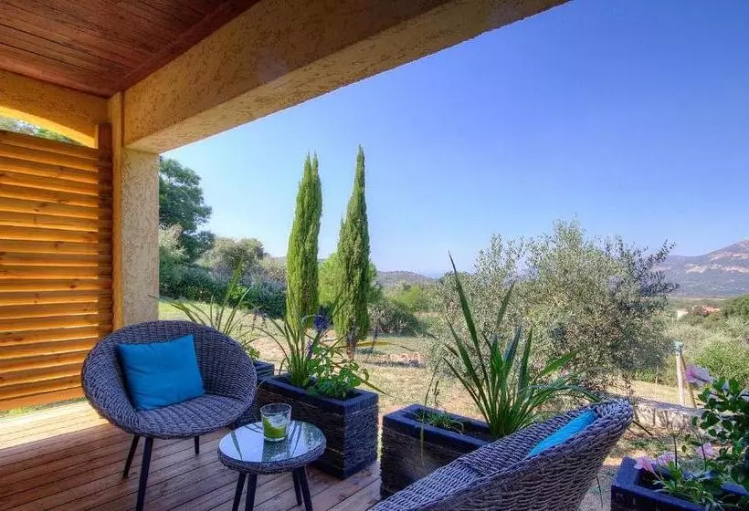 Aamiaismajoitus (B&B) Au Pied Des Oliviers