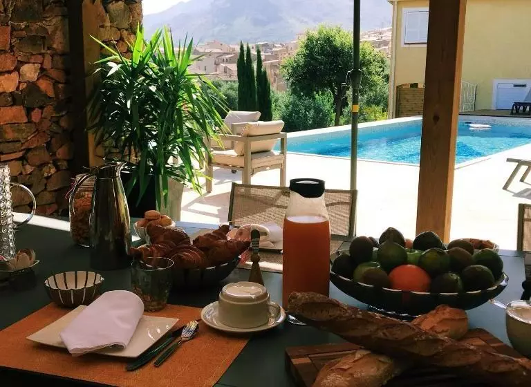 Aamiaismajoitus (B&B) Au Pied Des Oliviers