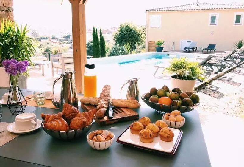 Aamiaismajoitus (B&B) Au Pied Des Oliviers