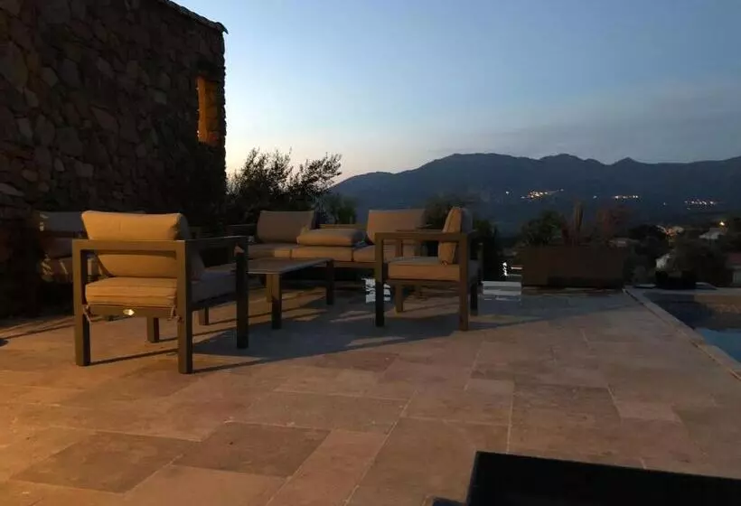 Aamiaismajoitus (B&B) Au Pied Des Oliviers