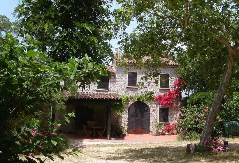 Hostelli Domaine De Croccano