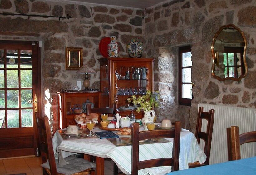 פונדק Domaine De Croccano