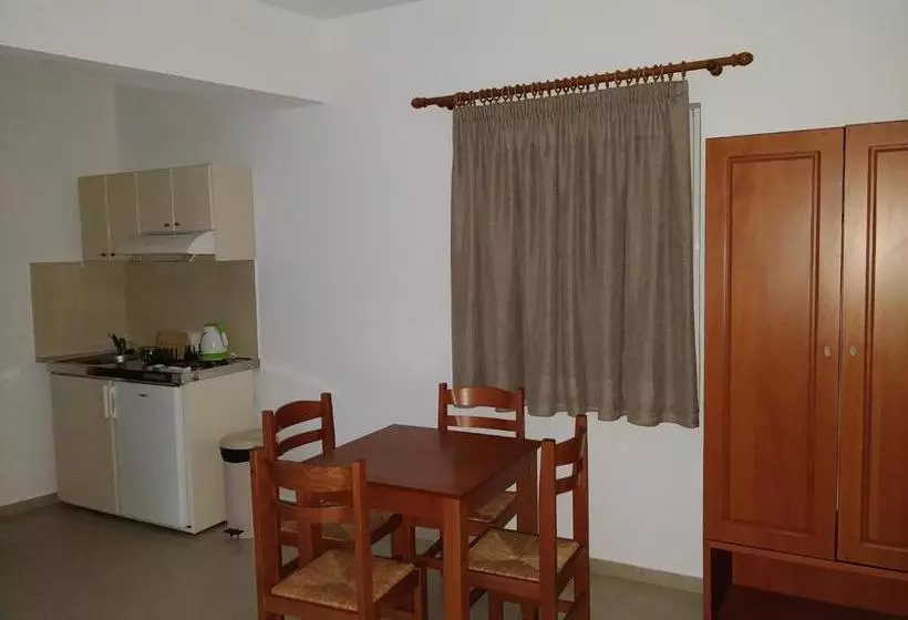 簡易ホテル Sifis Studios