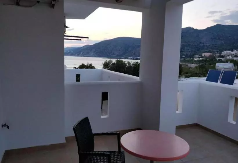 簡易ホテル Sifis Studios