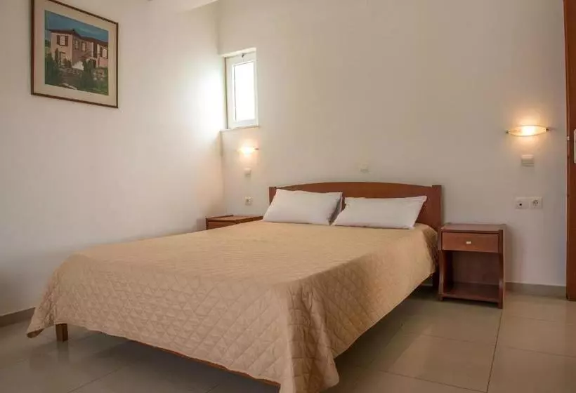 簡易ホテル Sifis Studios