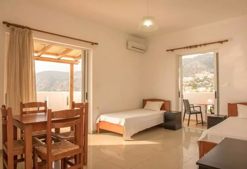 簡易ホテル Sifis Studios