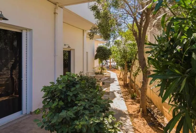 簡易ホテル Sifis Studios