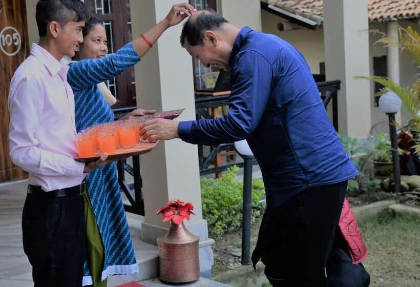 هتل Chitwan Park Village