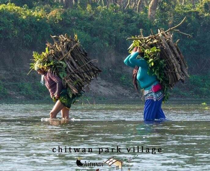 هتل Chitwan Park Village