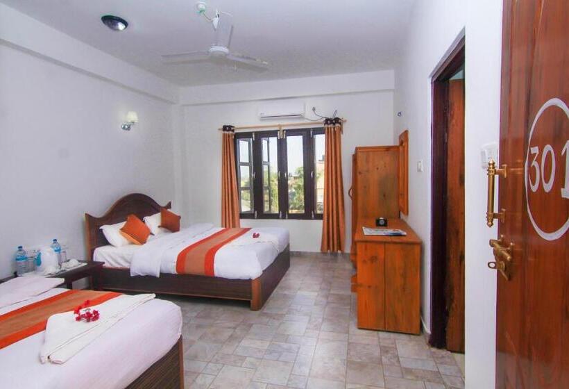 هتل Chitwan Park Village